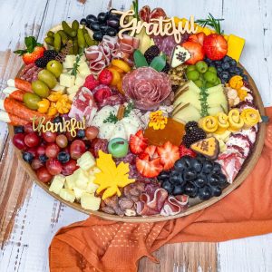 large thanksgiving charcuterie board